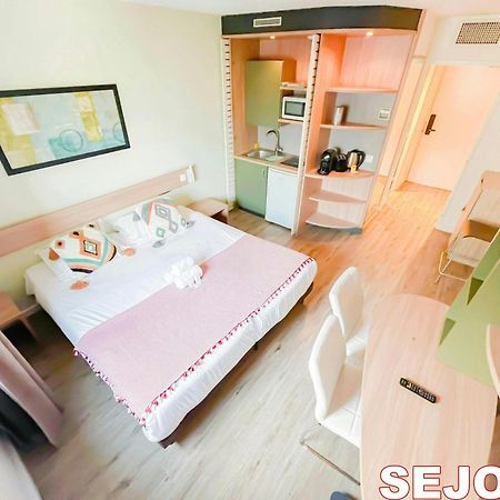 5 Minutes Du Zenith - Studio Chic ป็องแต็ง ภายนอก รูปภาพ