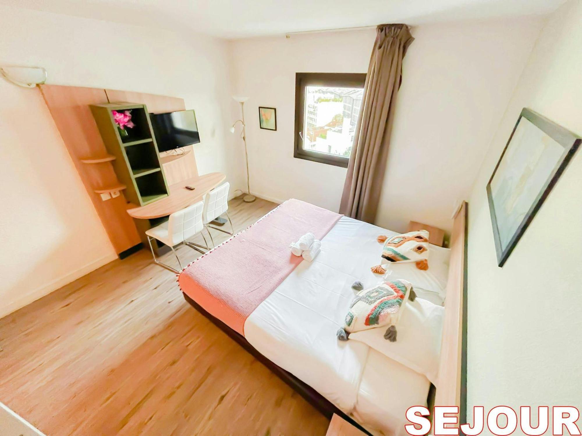 5 Minutes Du Zenith - Studio Chic ป็องแต็ง ภายนอก รูปภาพ