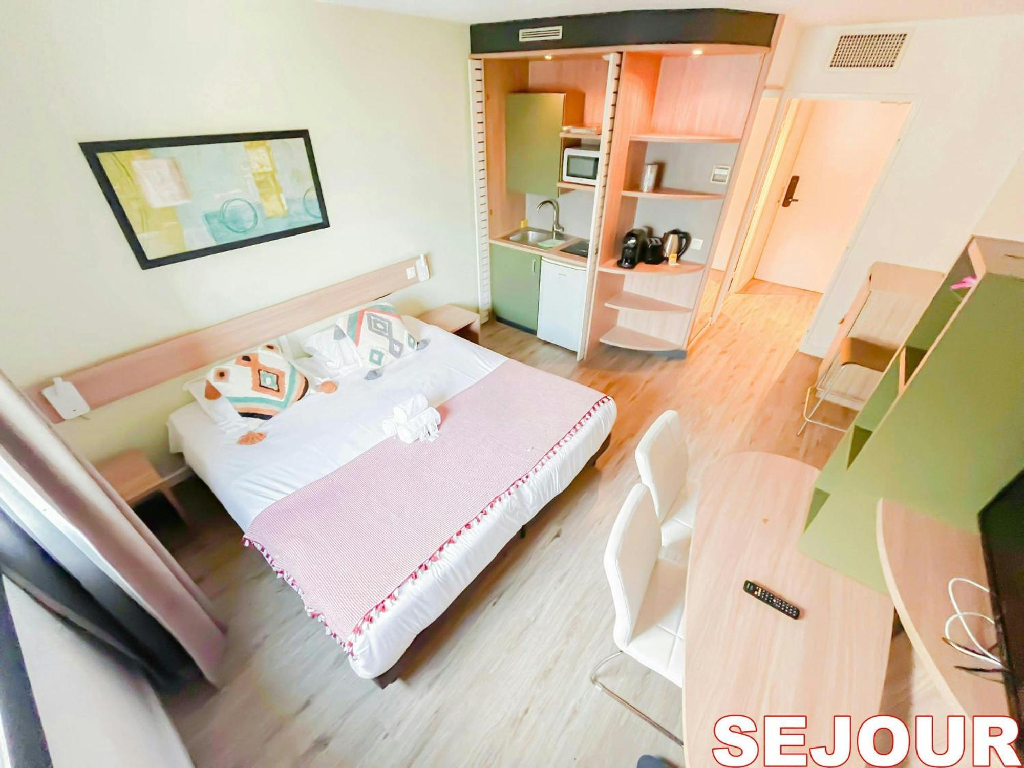 5 Minutes Du Zenith - Studio Chic ป็องแต็ง ภายนอก รูปภาพ