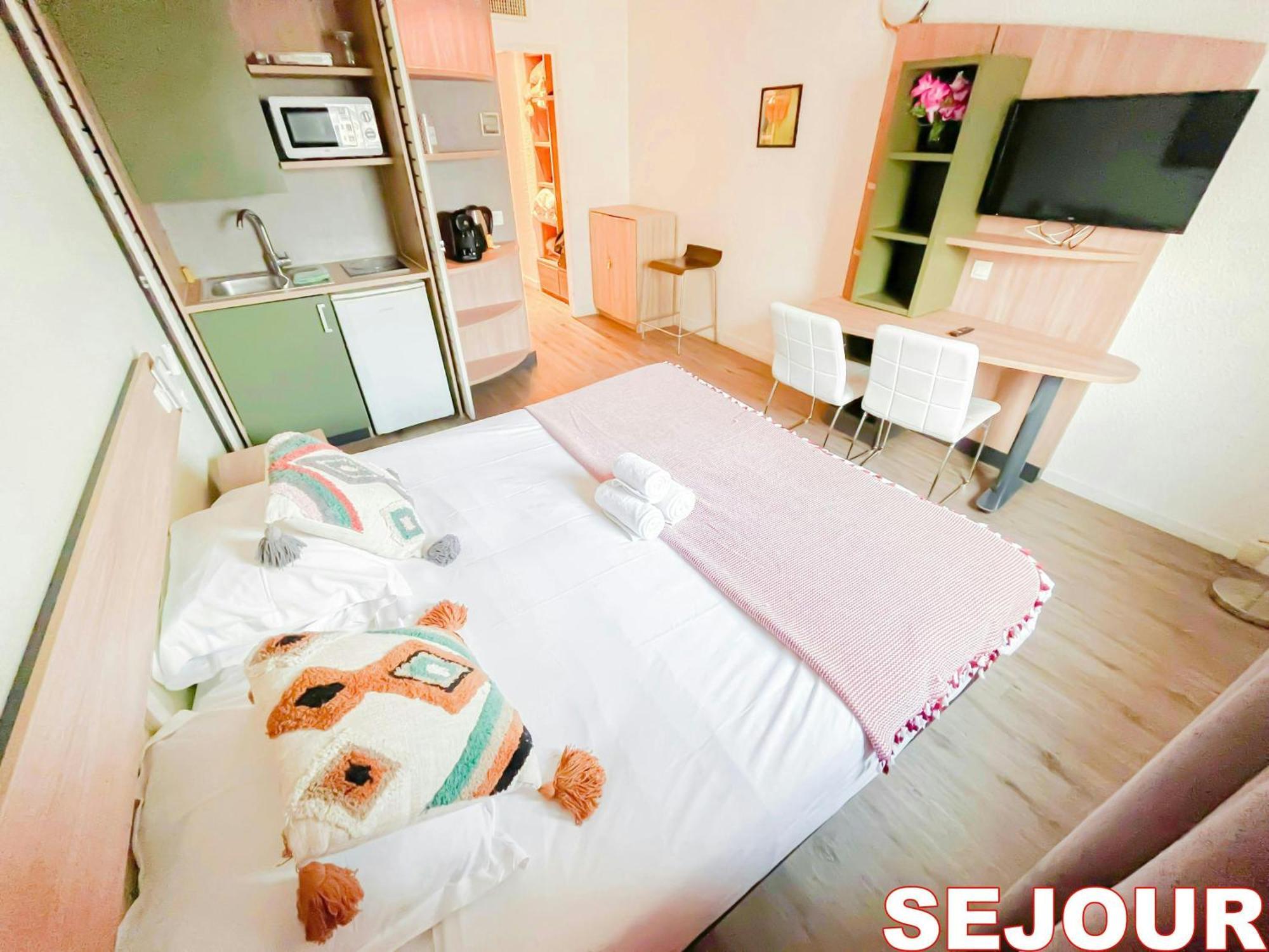 5 Minutes Du Zenith - Studio Chic ป็องแต็ง ภายนอก รูปภาพ